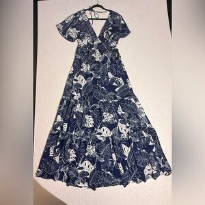 Floral Long Maxi Dress in Navy and White With Ruffles Flowy Resort-Wear Size Sm